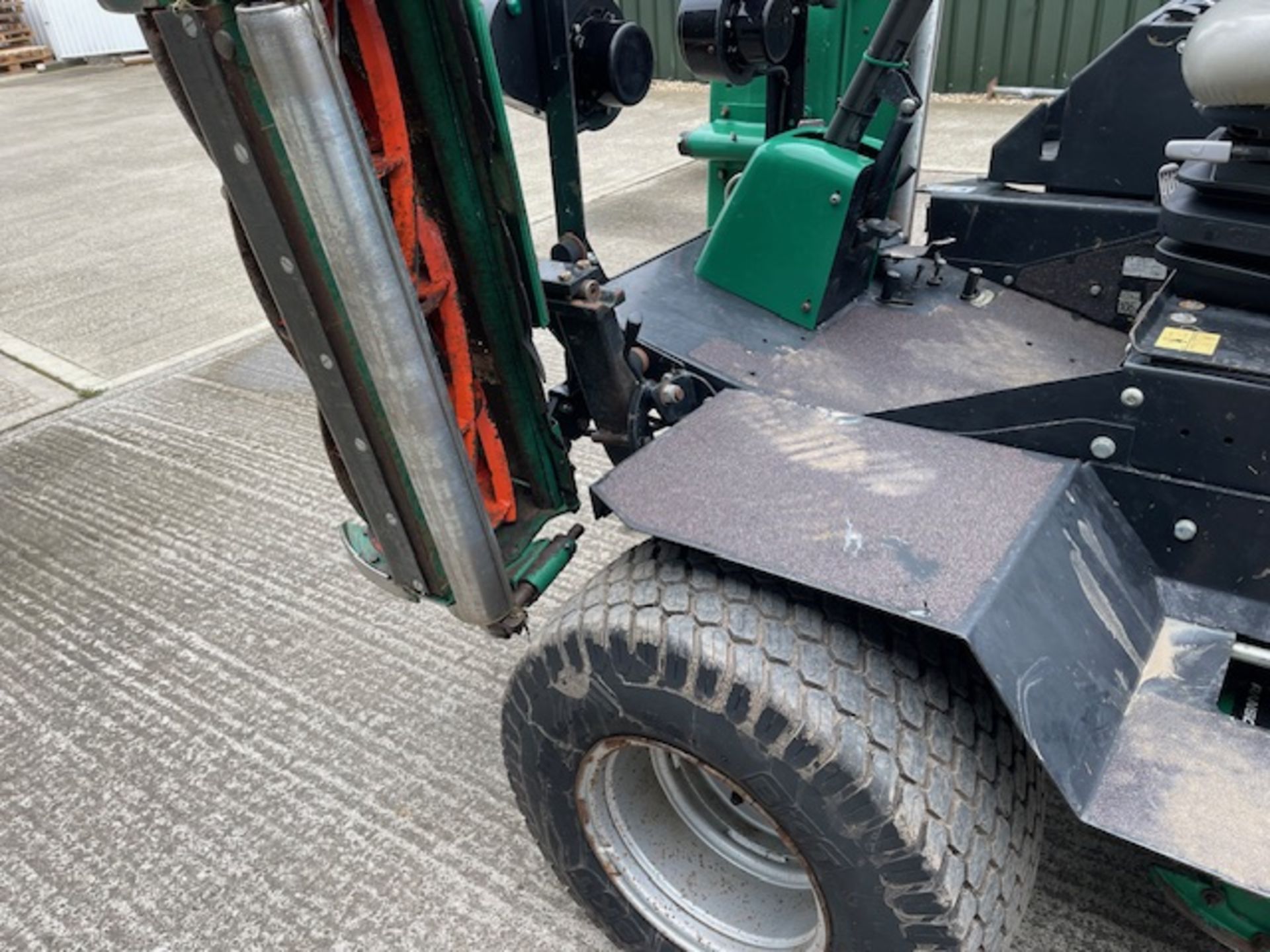 2017/2018 - RANSOMES PARKWAY 3 RIDE ON MOWER SERVICED - Image 8 of 12