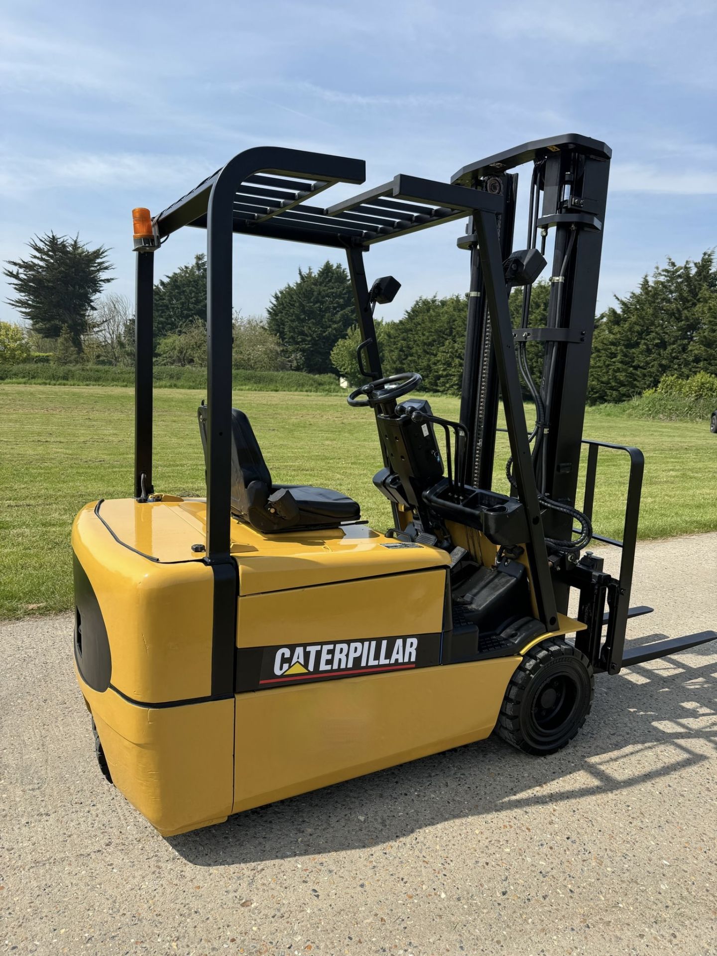 CATERPILLAR, 2 Tonne Electric Forklift Truck - Image 2 of 5