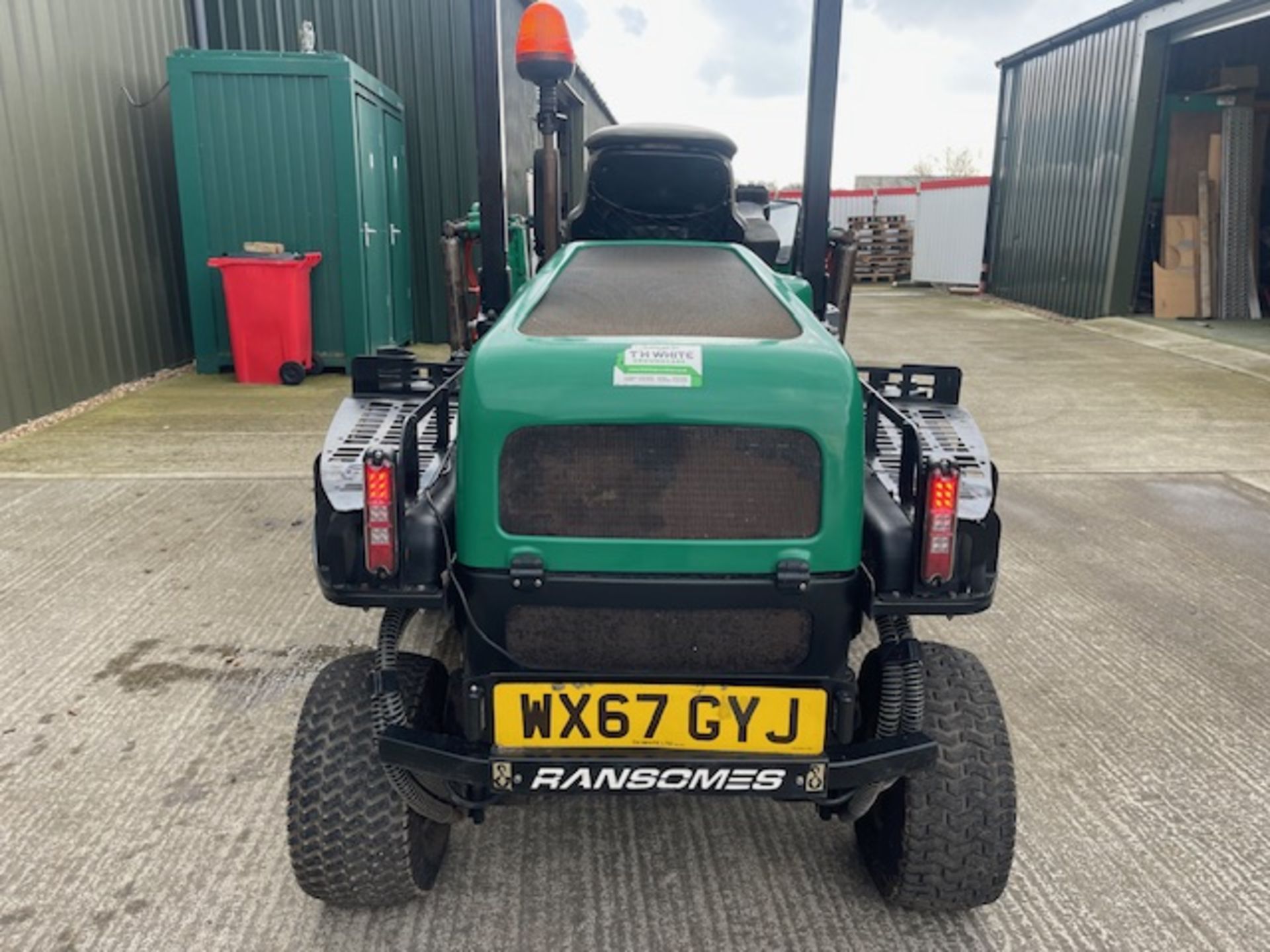 2017/2018 - RANSOMES PARKWAY 3 RIDE ON MOWER (2400 hours) - Image 6 of 13