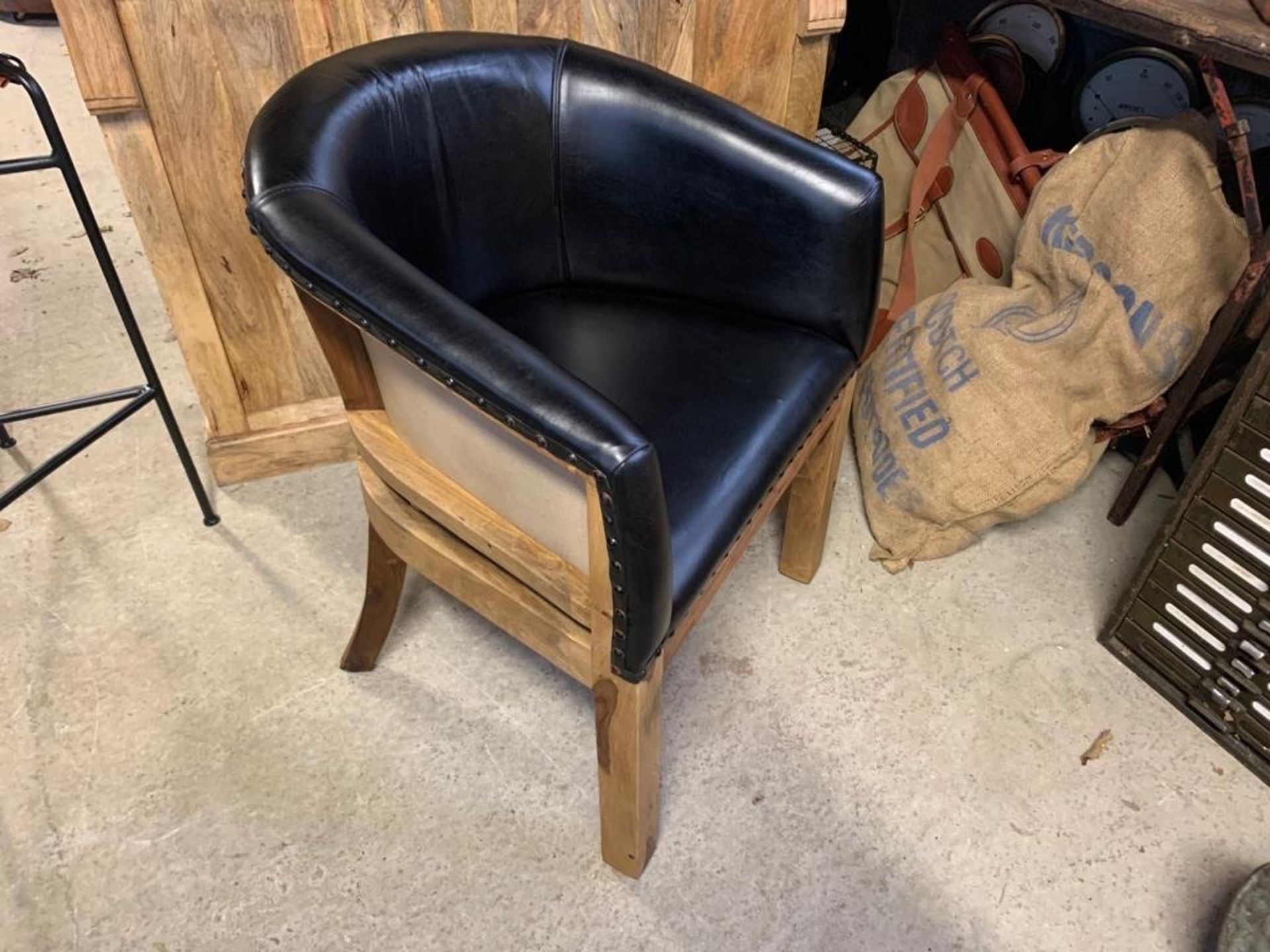 New Boxed Leather Open Back Tub Chair In Black With Hessian Sides - Bild 4 aus 4