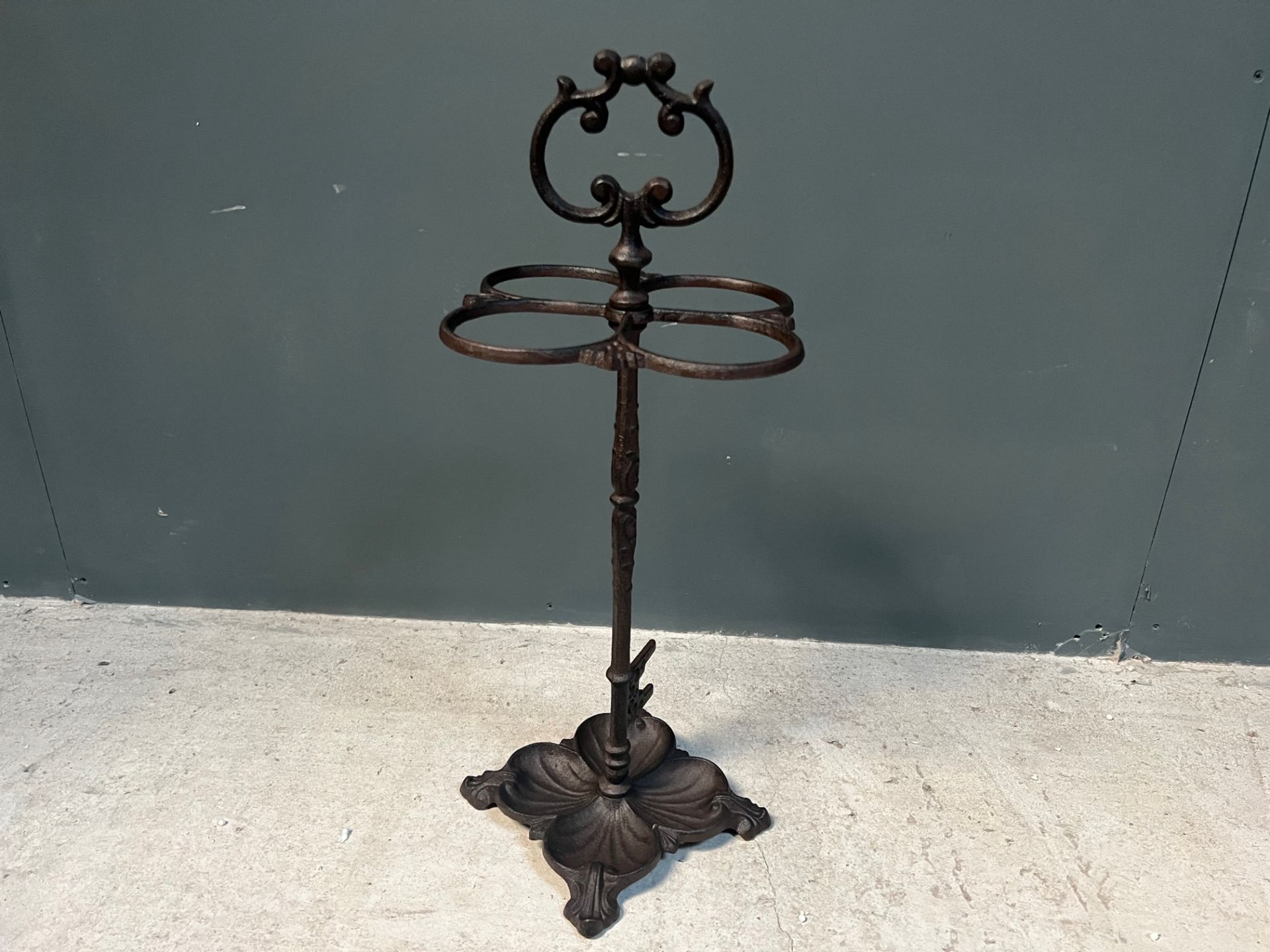 Cast Iron Umbrella StandÊ - Image 2 of 3