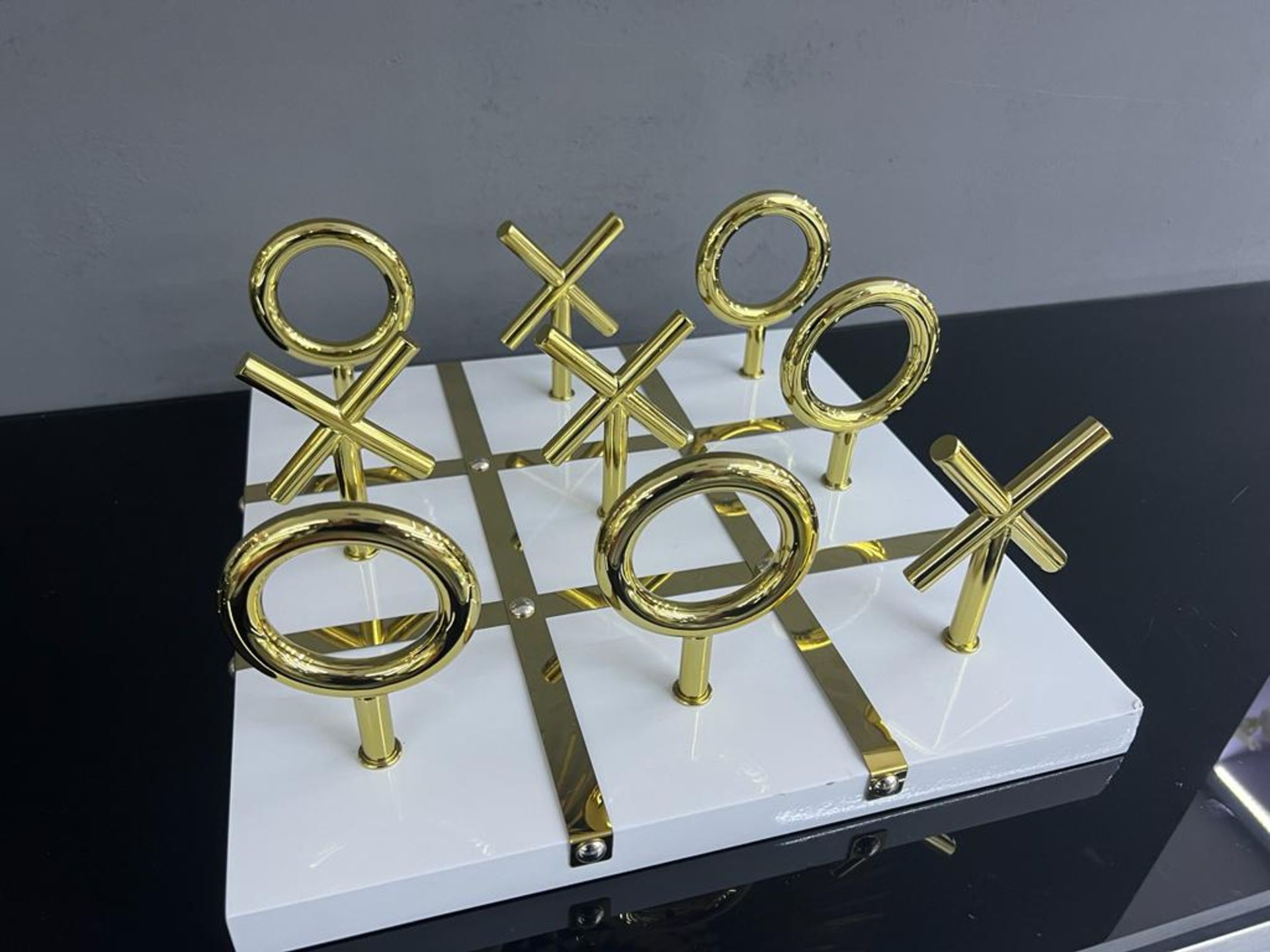 New Boxed Quality White And Gold Standing Noughts And Crosses Game Set - Image 2 of 3