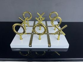 New Boxed Quality White And Gold Standing Noughts And Crosses Game Set