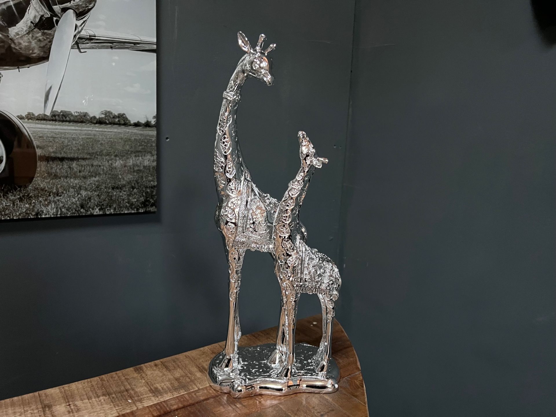 New Boxed Large Silver Mother And Baby Giraffe Statue - Image 3 of 3