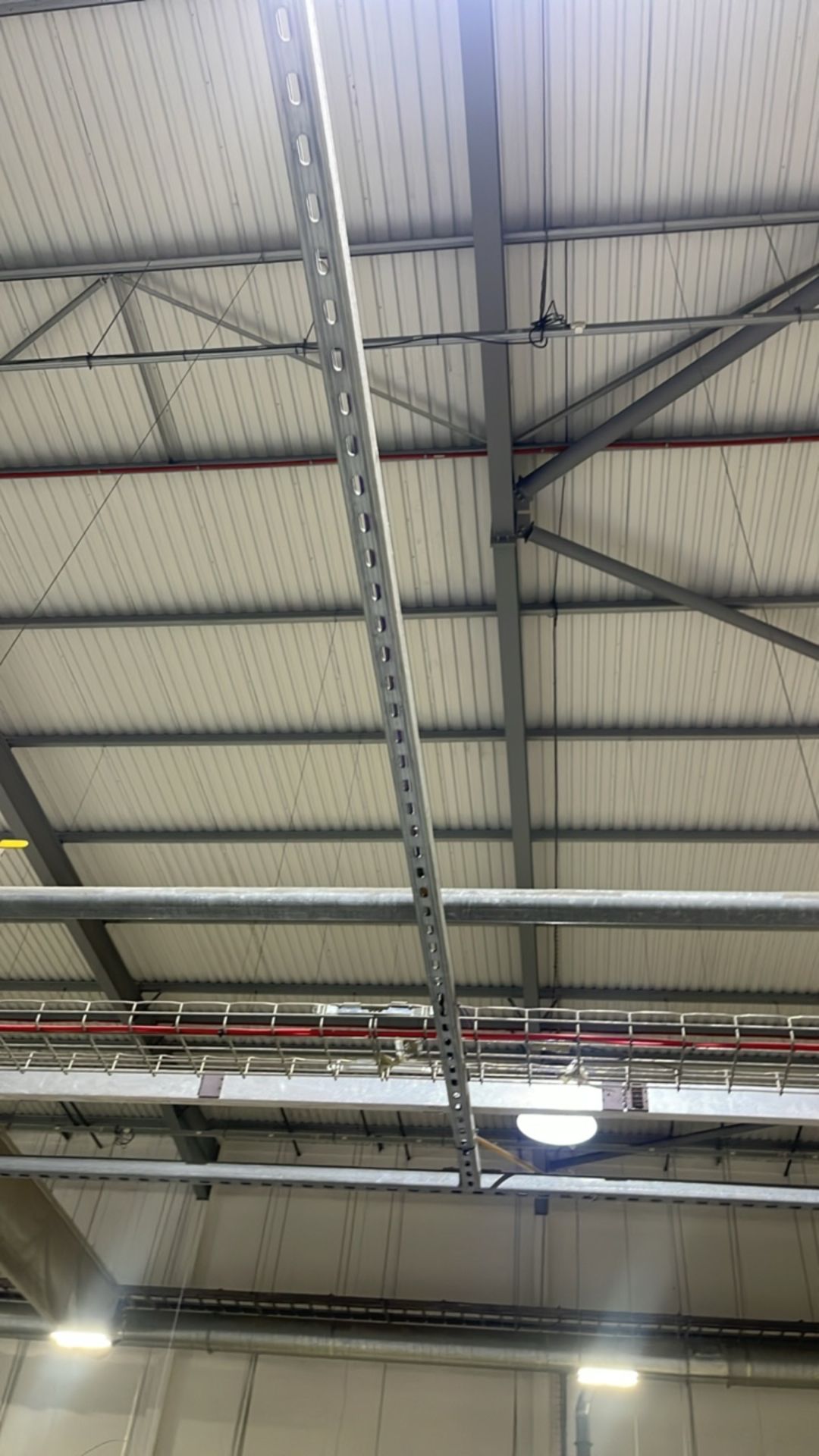Entire Warehouse Ceiling Of Unistrut 41mm Slotted Channel Pieces - Bild 8 aus 10