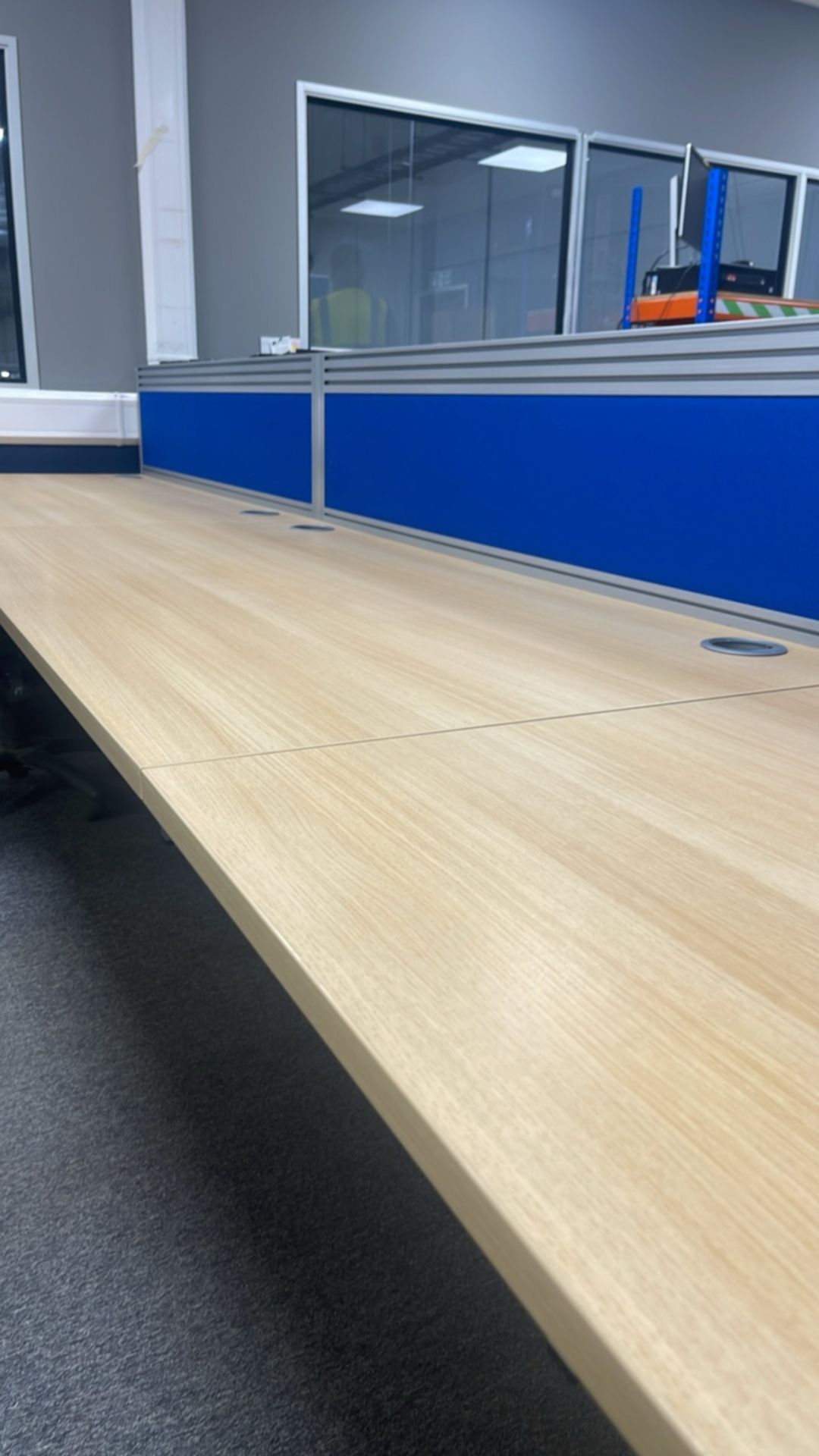 Double Bank Of Hot Desks - Image 7 of 7