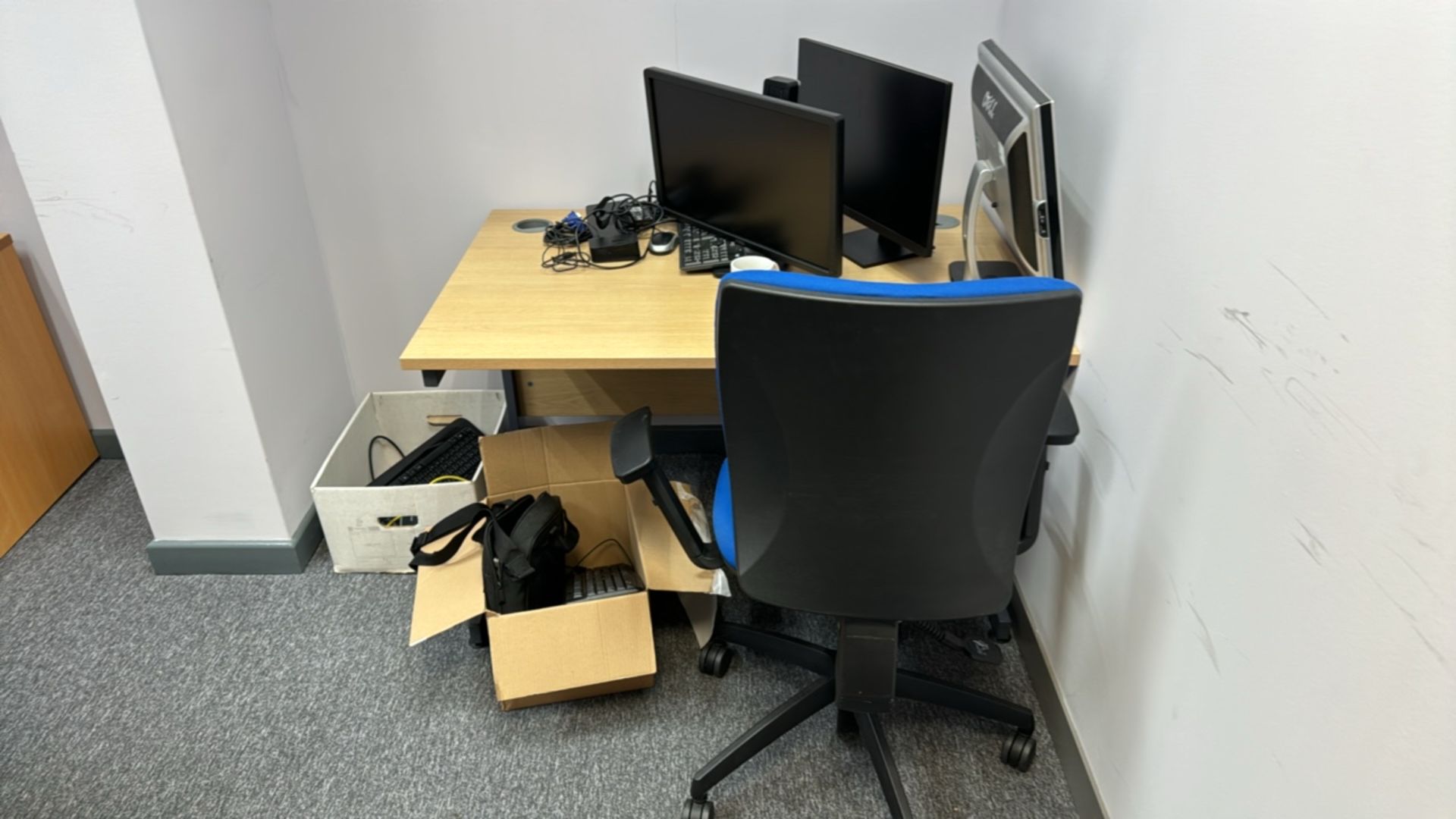 ref 240 - Office Contents - Image 3 of 6