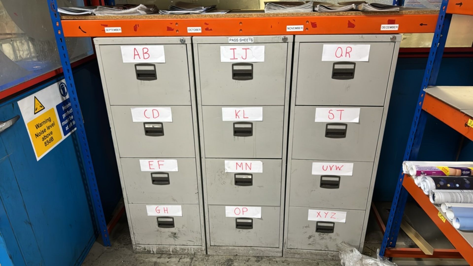 ref 610 - Metal Filing Cabinets x3 - Image 2 of 4