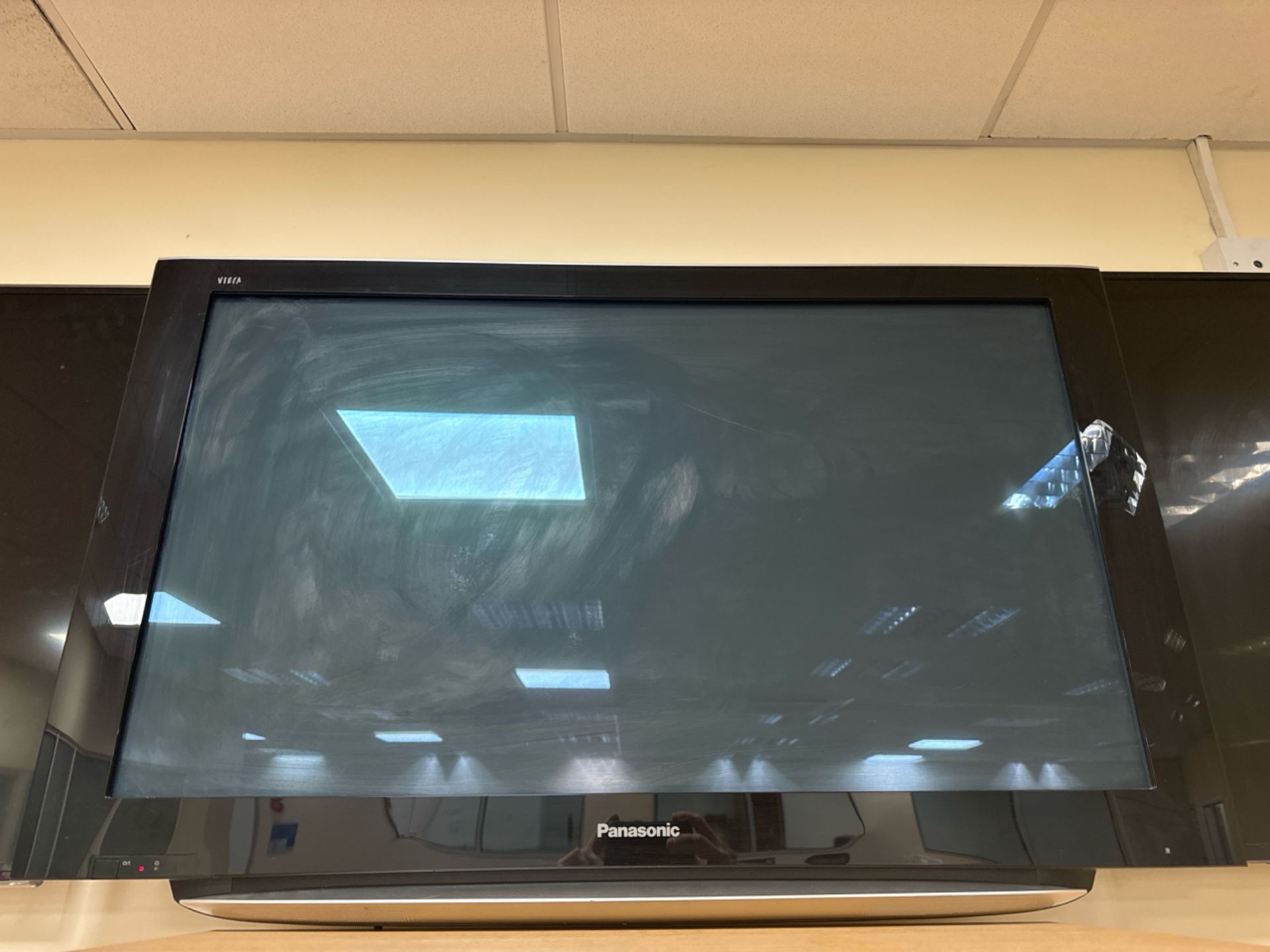 ref 319 - Panasonic TV 42 Inch