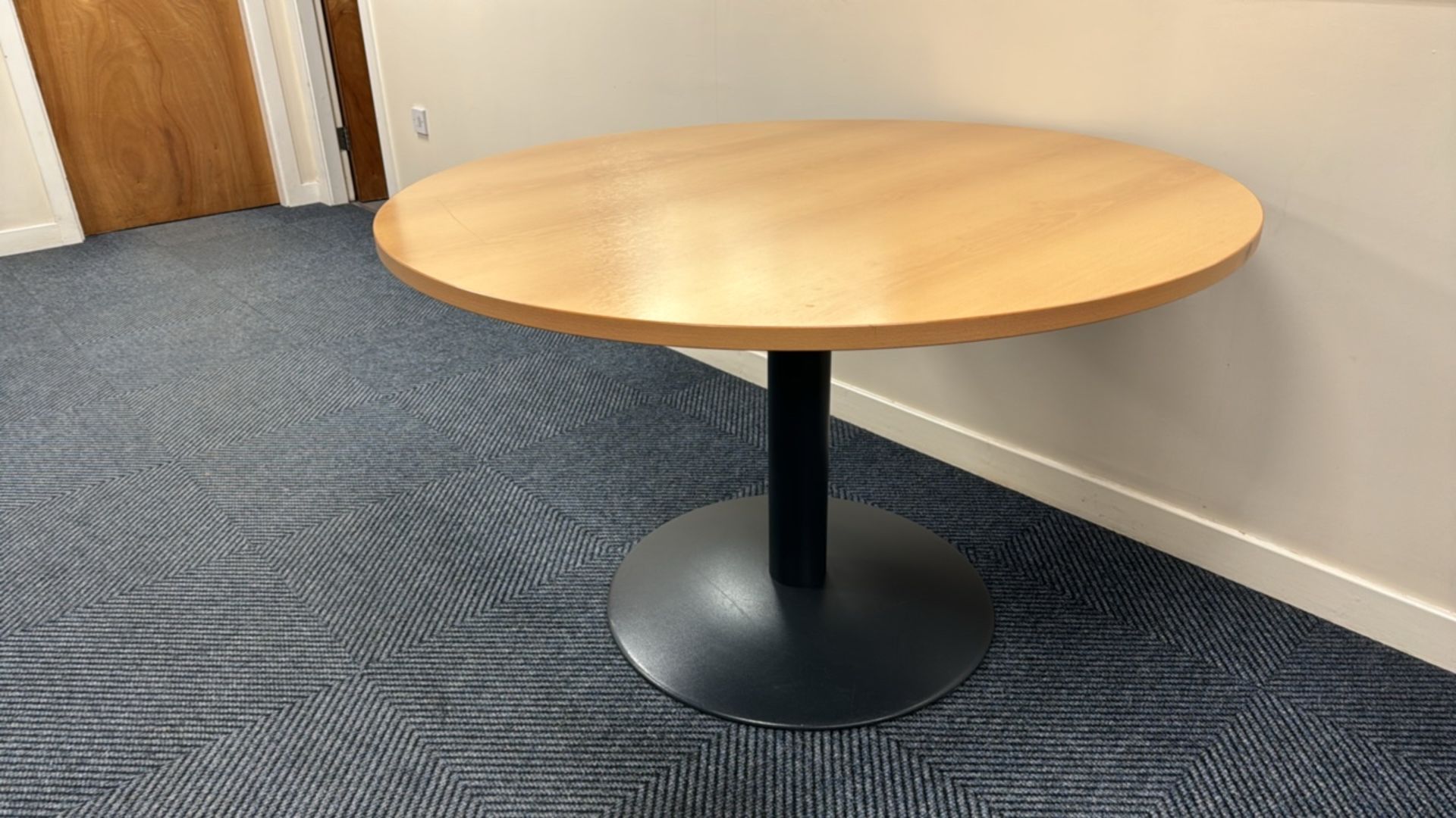 ref 298 - Circular Pine Effect Table - Image 2 of 3