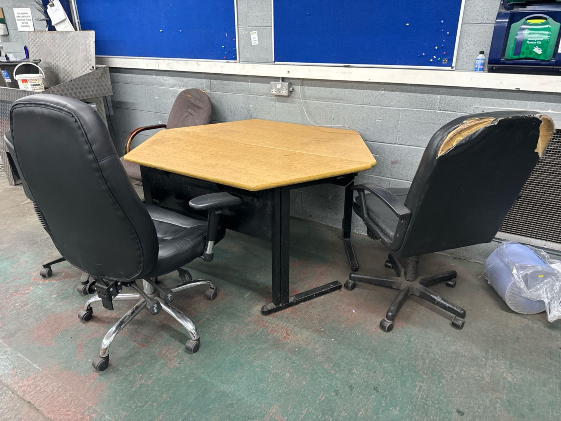 ref 757 - Desk and Chairs