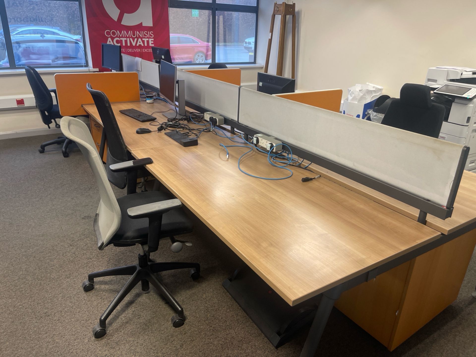 ref 201 - Bank Of 6x Desks With Privacy Dividers