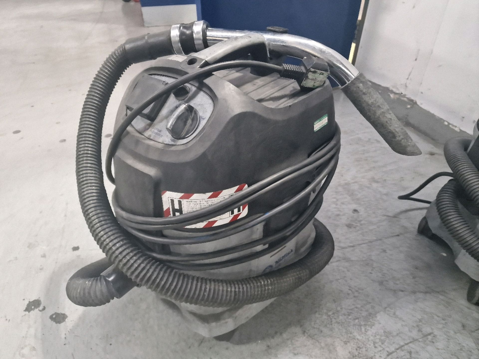 ref 855 - Nilfisk Advance Vacuum Cleaner