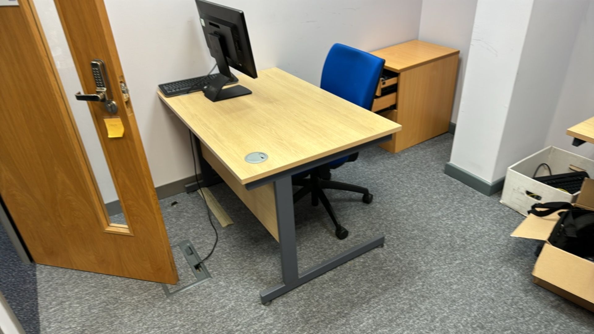 ref 240 - Office Contents - Image 2 of 6