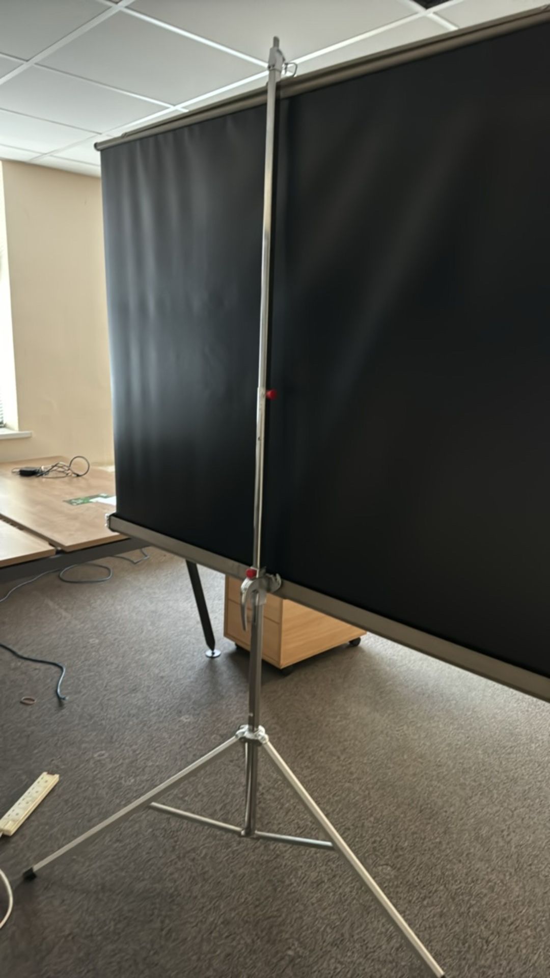 ref 180 - Harkness Miralyte Projector Screen & Stand - Image 6 of 6