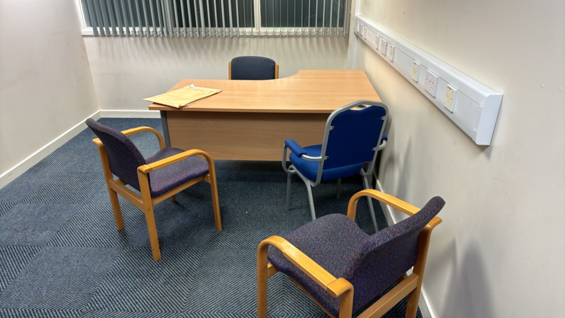 ref 301 - Contents Of Meeting Room - Image 2 of 9
