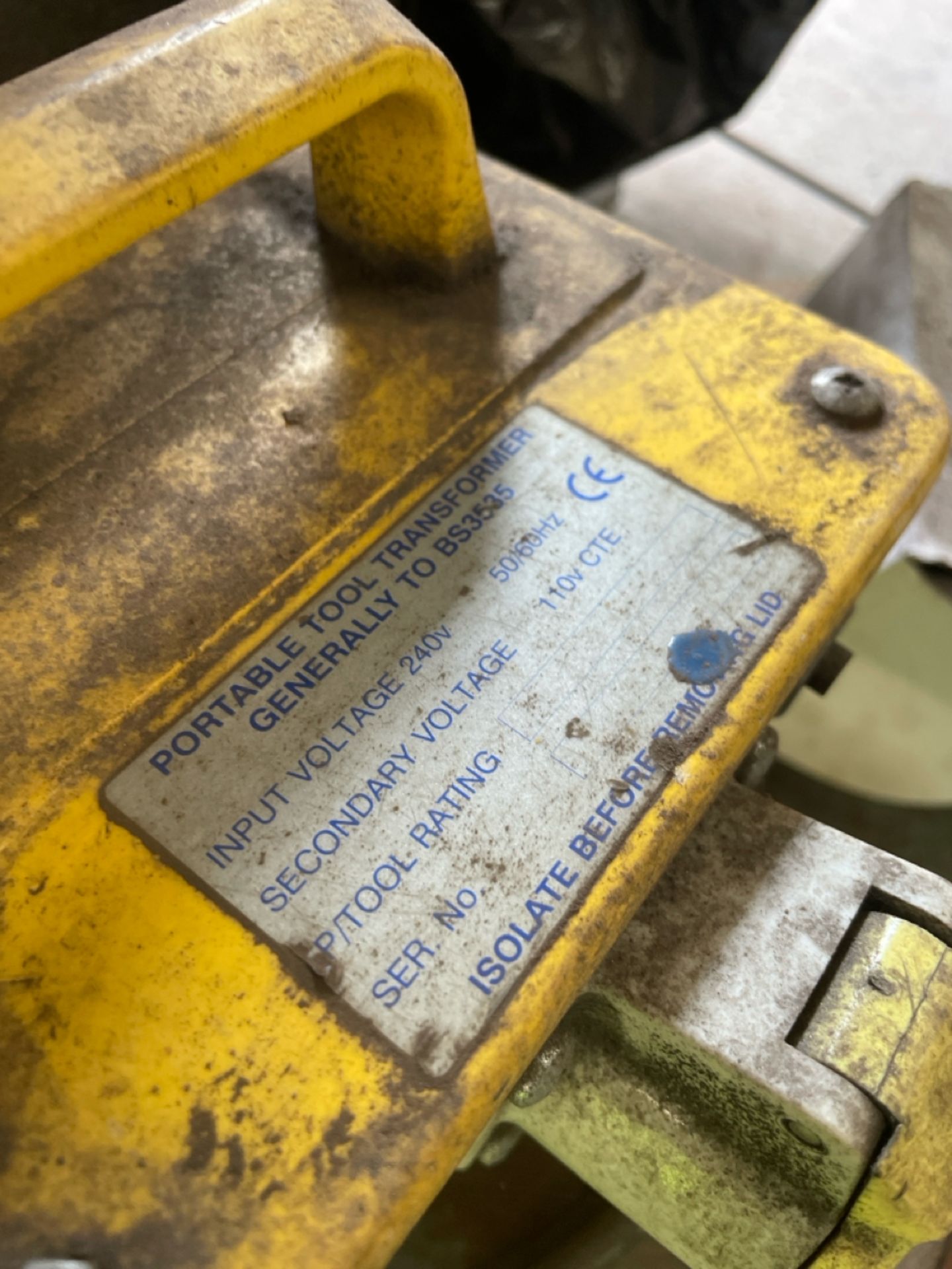 NO RESERVE - Transformer Box 240v to 110v - Image 2 of 2