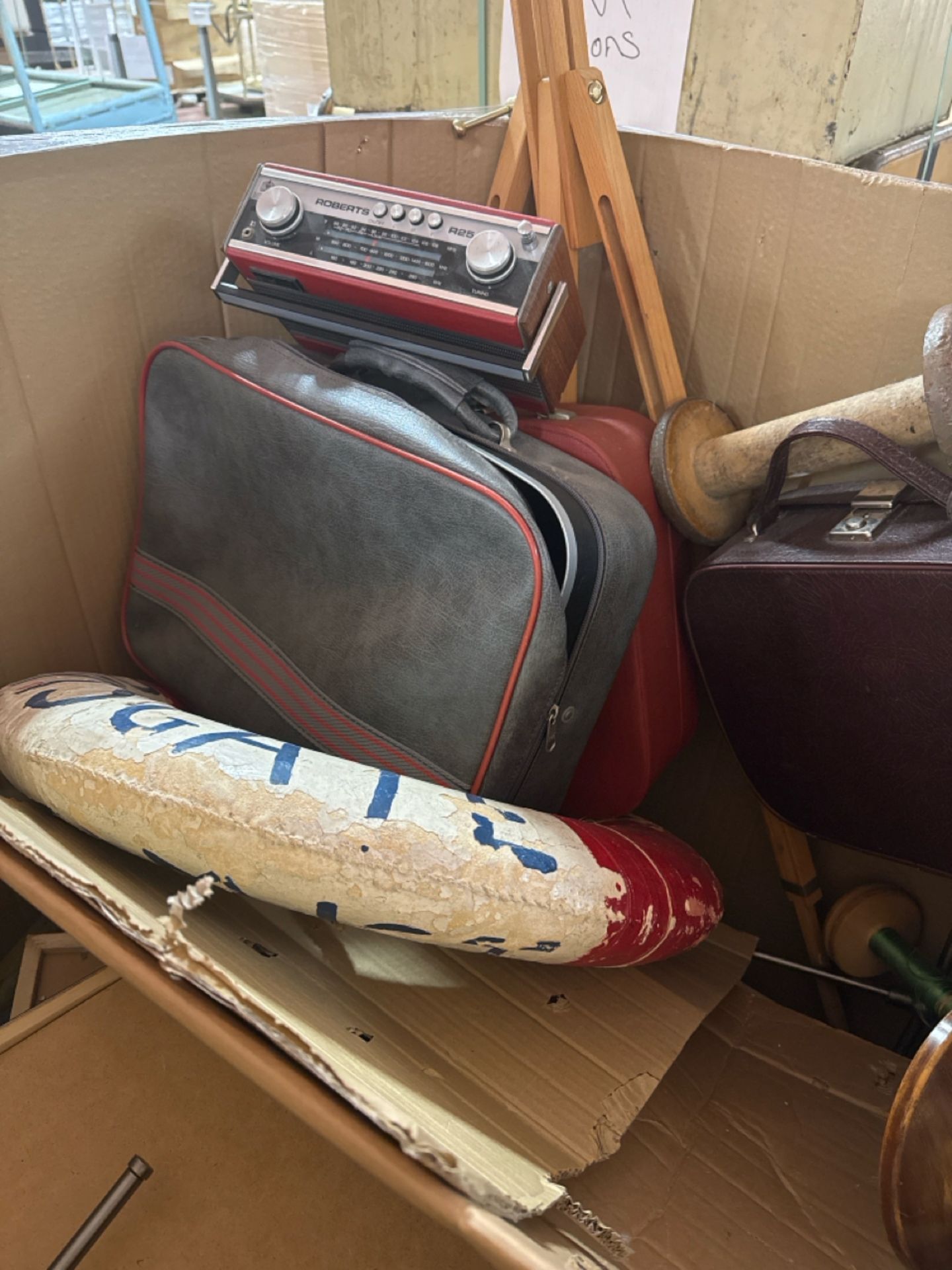 Box of Mixed Display Items - including Vintage Camera, Globe, Camera, Fan, Easel, Roberts Radio - Image 3 of 5