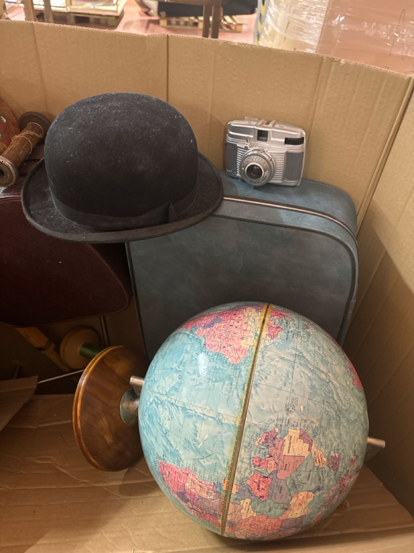 Box of Mixed Display Items - including Vintage Camera, Globe, Camera, Fan, Easel, Roberts Radio - Image 2 of 5