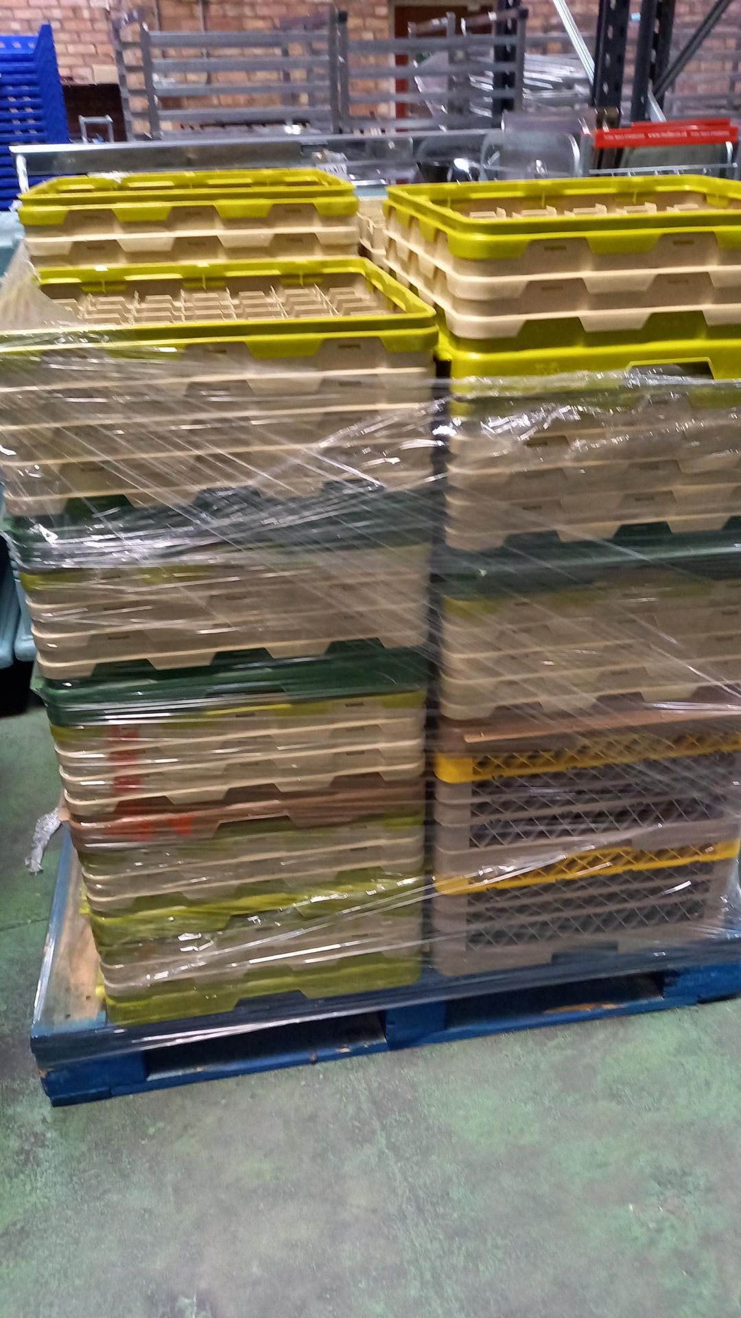 NO RESERVE, 1 x Pallet of Mixed Empty Glass Racks All consignments in ...