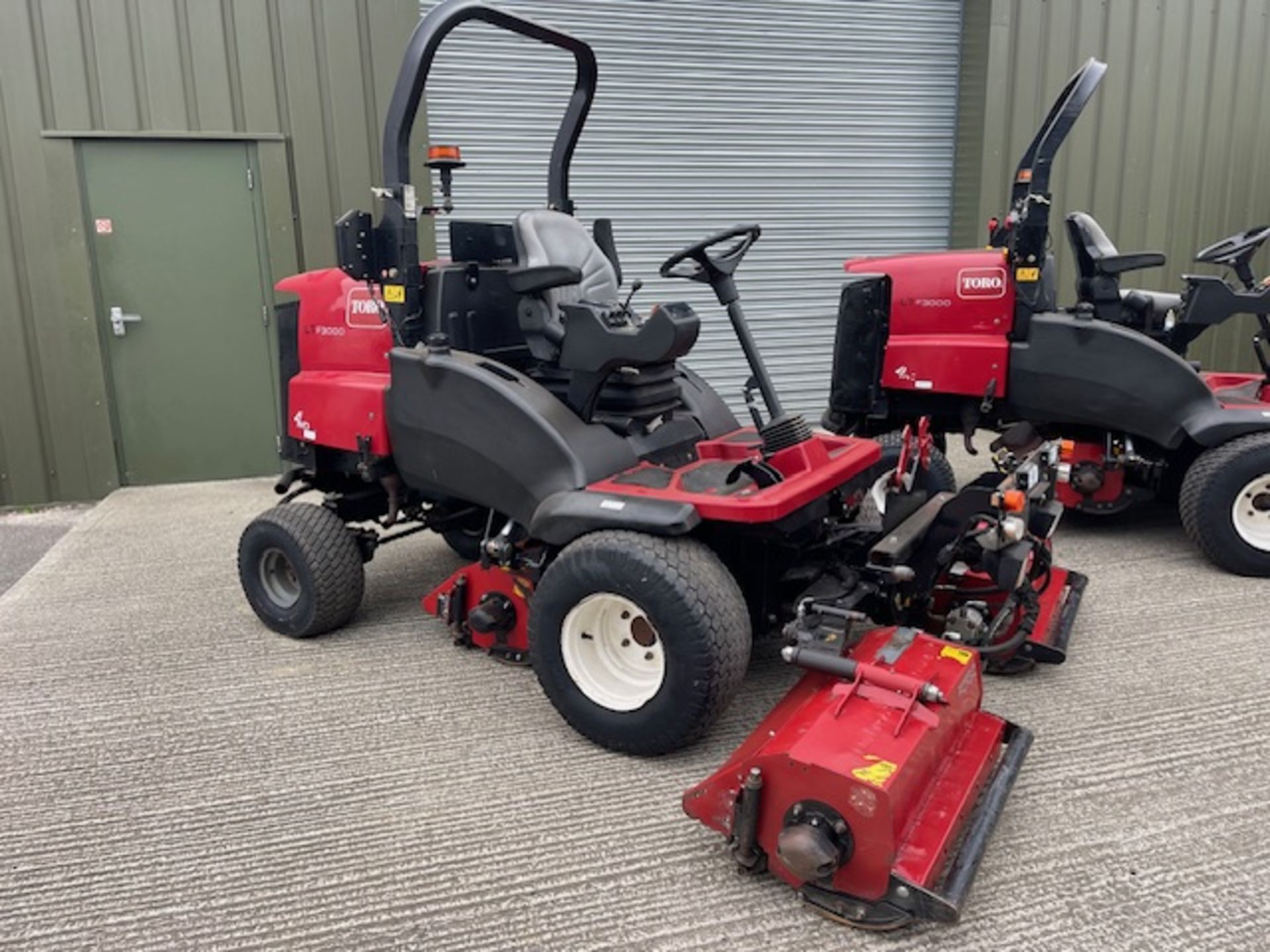 2017 - TORO LT-F3000 TRIPLE FLAIL MOWER 3377 HOURS