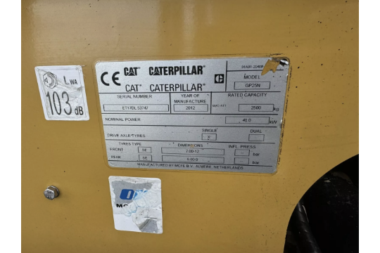 2012, CATERPILLAR - 2.5 Tonne Gas Forklift with Fork Position (9,094 hours) - Image 8 of 10