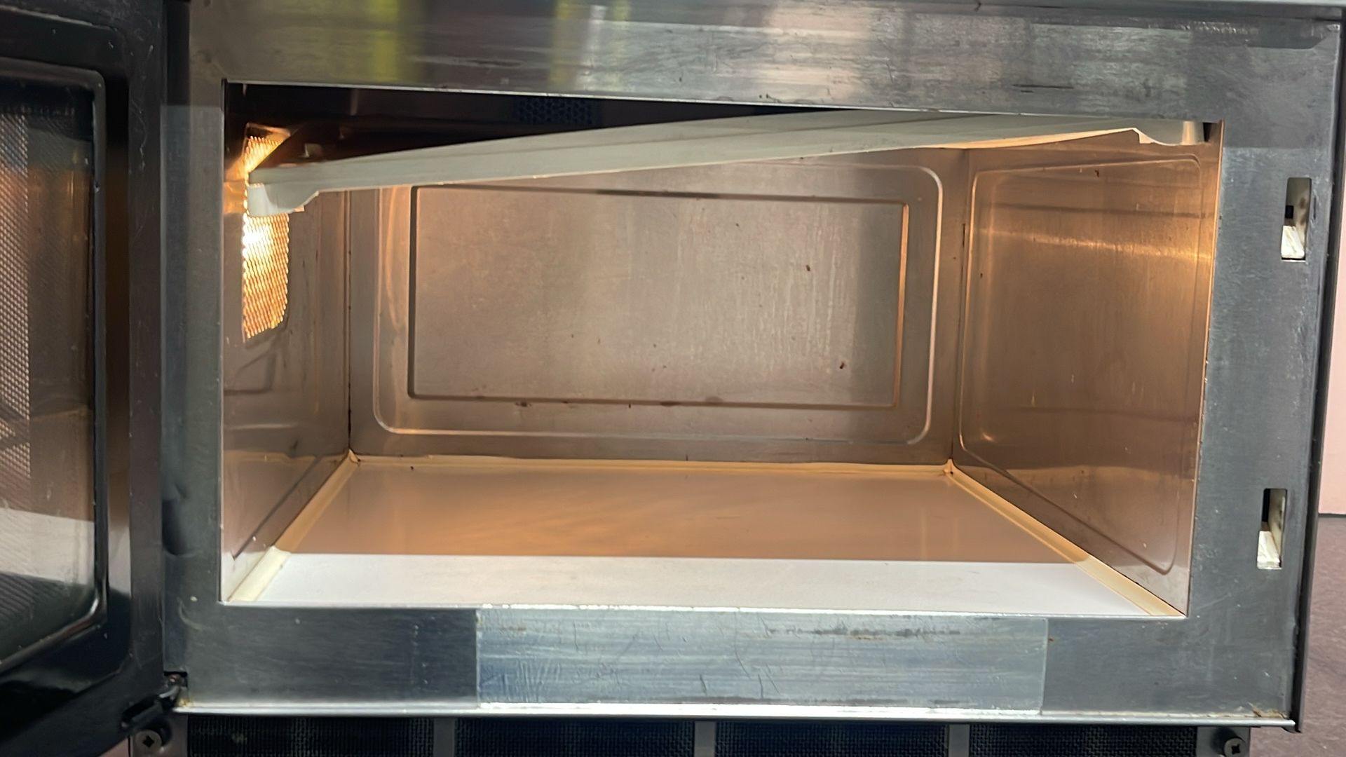 *NO RESERVE* Samsung CM1529 1500w Microwave Oven - Image 3 of 4