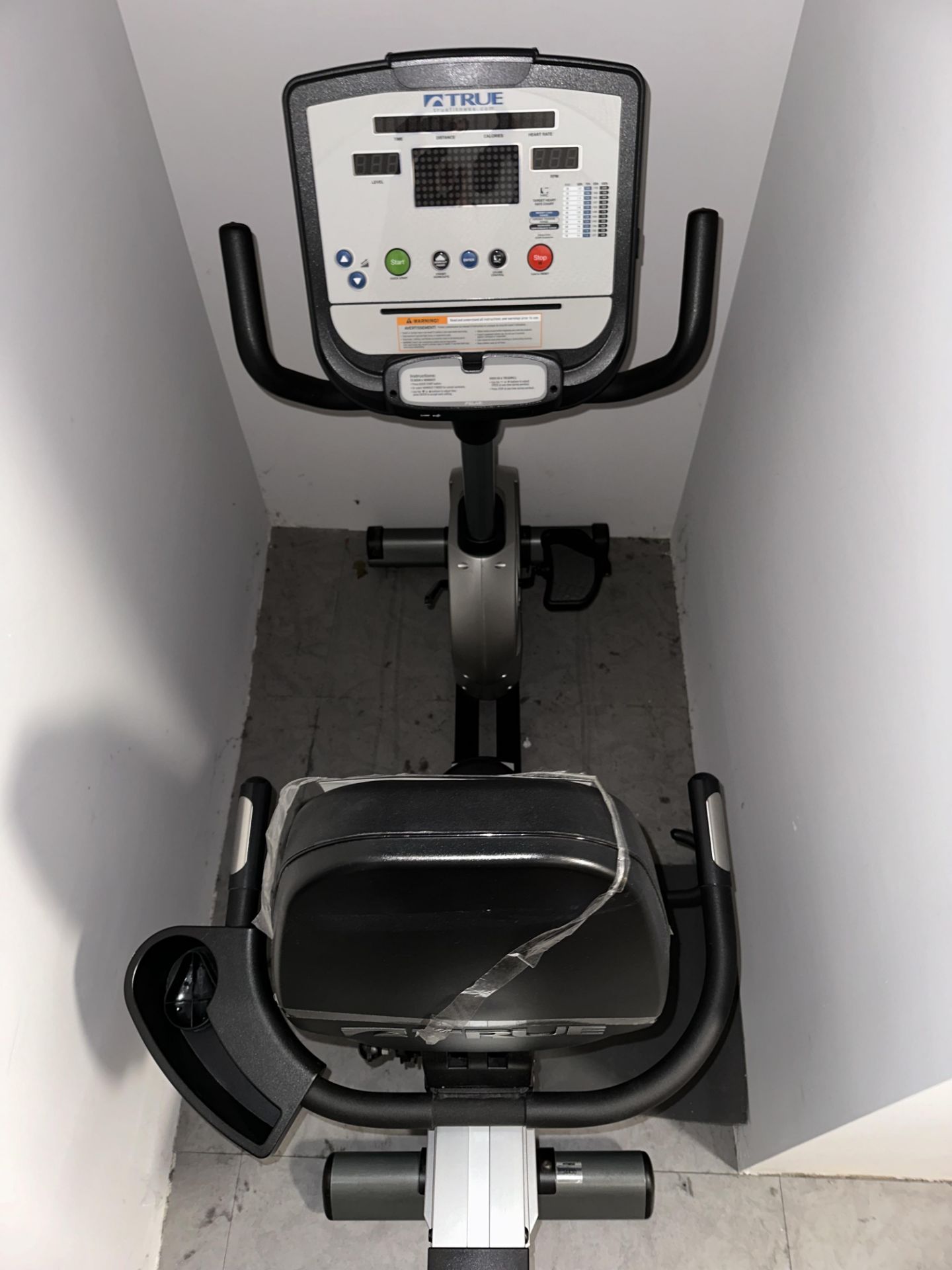 *NO RESERVE* 4 x True Fitness Recumbent Bikes For Spares & Repairs - Image 2 of 4