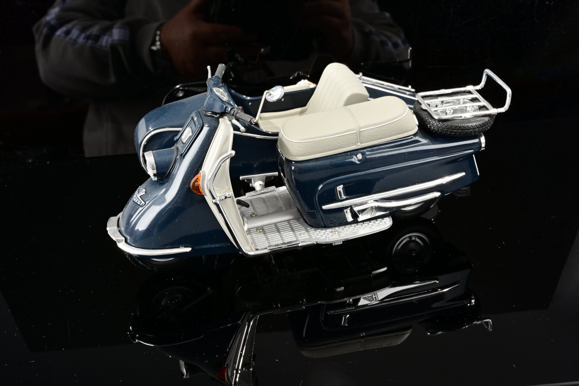 4 x Motorrad mit Beiwagen, Maßstab 1:10, verschiedene Farben und Modelle, 20. / 21. Jahrhundert, sc - Image 14 of 17