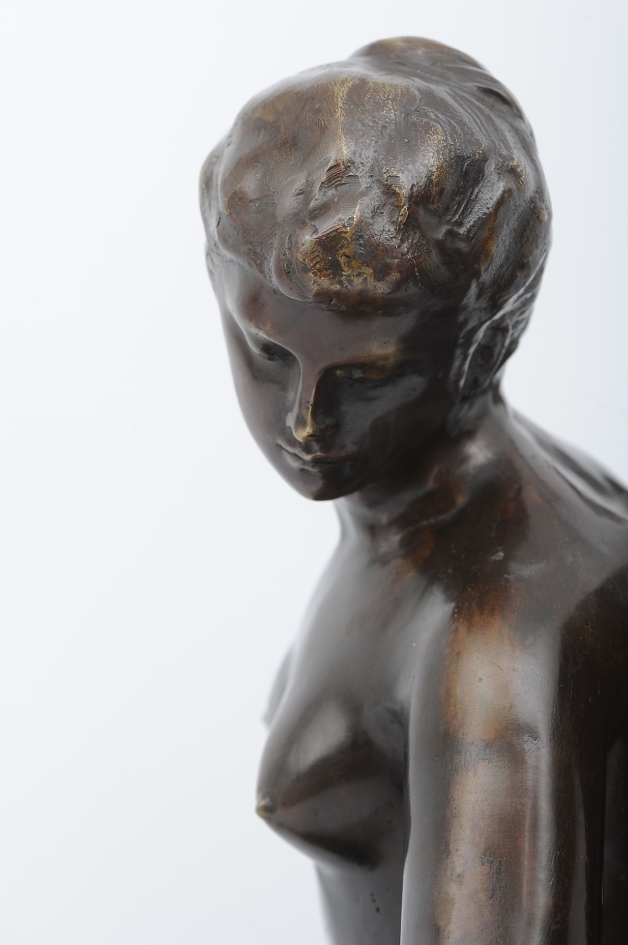 "Engelfigur auf Felssockel", großer, dunkel patinierter, zeitgenössischer Bronzeguss in historisier - Bild 6 aus 15