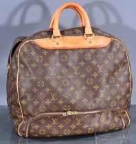 Louis Vuitton "Weekender" - Reisetasche; stärkere Alters- und Gebrauchsspuren, ca. 43 x 43 x 29 cm.