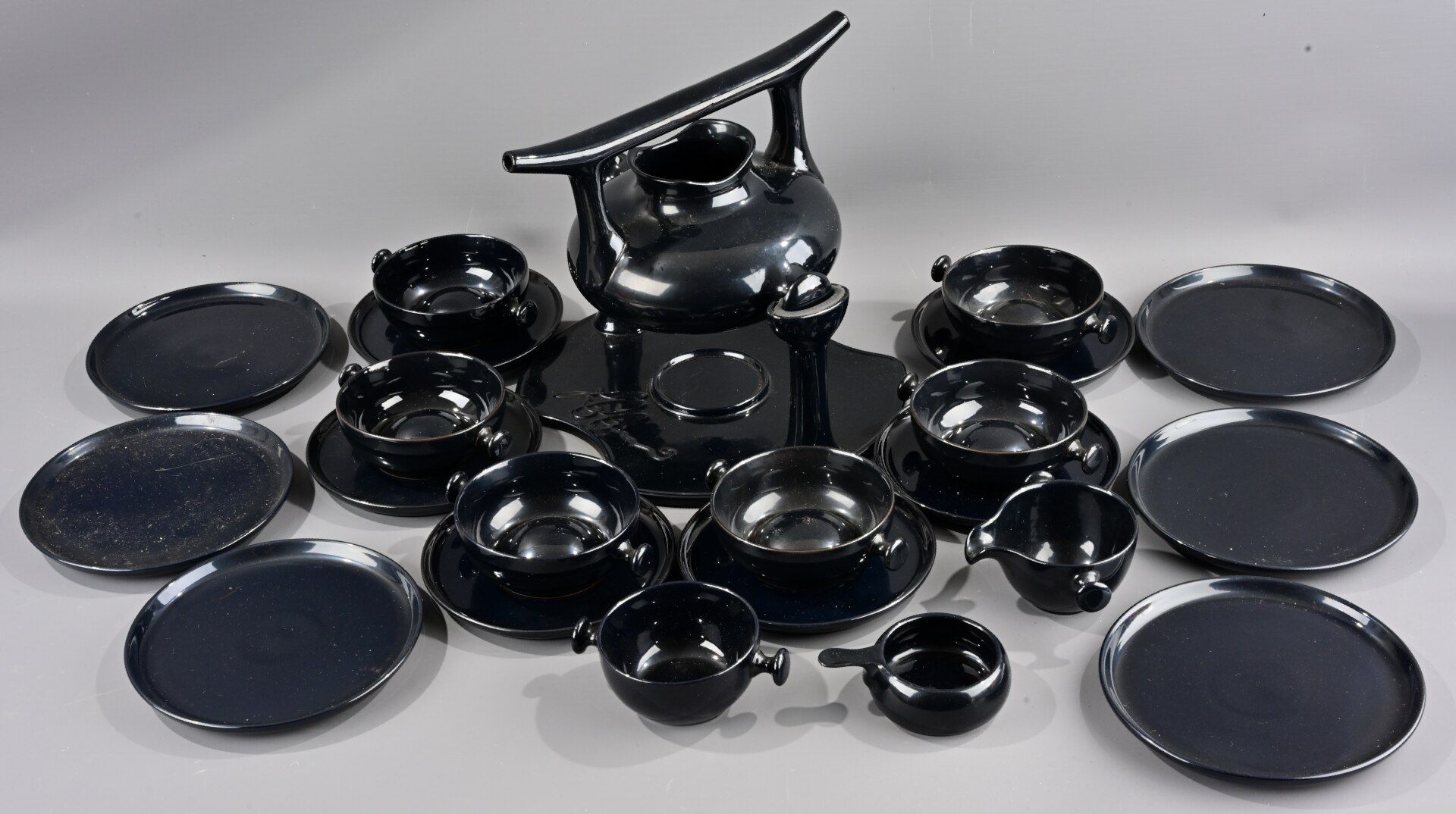 23 teiliges "ZEN" - Teeservice für 6 Personen, Entwurf von Luigi Colani (1928-2019), schwarz glasie