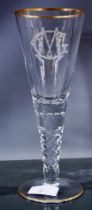 Prächtiges Lauensteiner Pokalglas. Mundgeblasenes, konisch zulaufendes Kelchglas, Klarglas auf rund