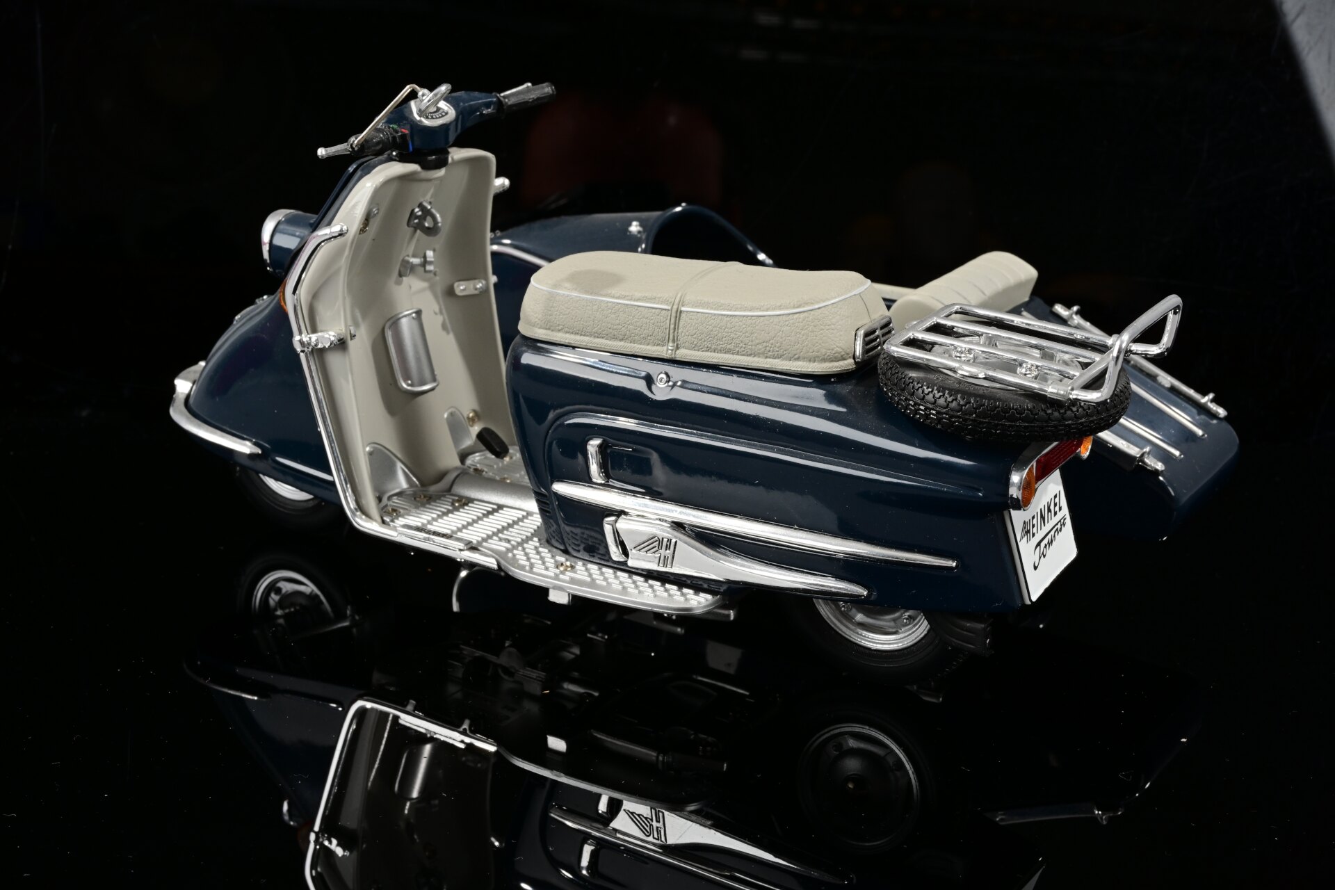 4 x Motorrad mit Beiwagen, Maßstab 1:10, verschiedene Farben und Modelle, 20. / 21. Jahrhundert, sc - Image 17 of 17