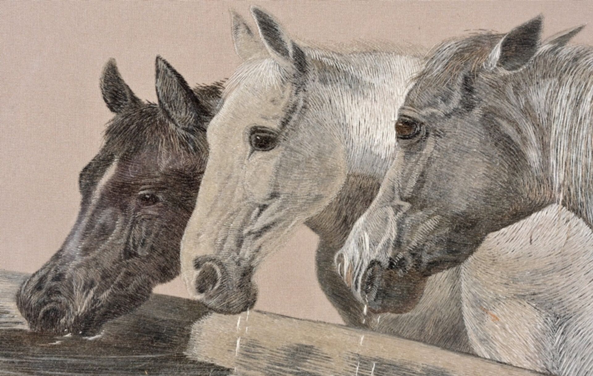 "Pferde an der Tränke", äußerst aufwändiges, detailreiches, hinter Glas gerahmtes, japanisches Seid - Image 2 of 3