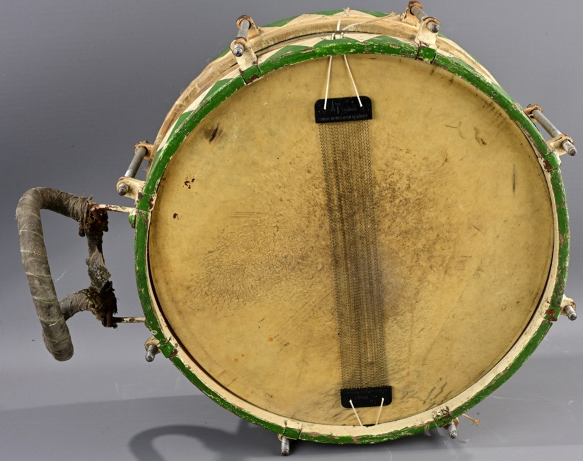 Alte Trommel mit Trommelstöcken/Drumsticks, wohl 1930er/40er Jahre, Durchmesser ca. 43 cm, Stocklän - Bild 4 aus 6