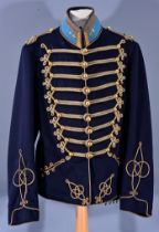 Antike Husaren - Uniform, bestehend aus Dolman mit passender Hose, dunkelblaues Tuch mit aufwändige