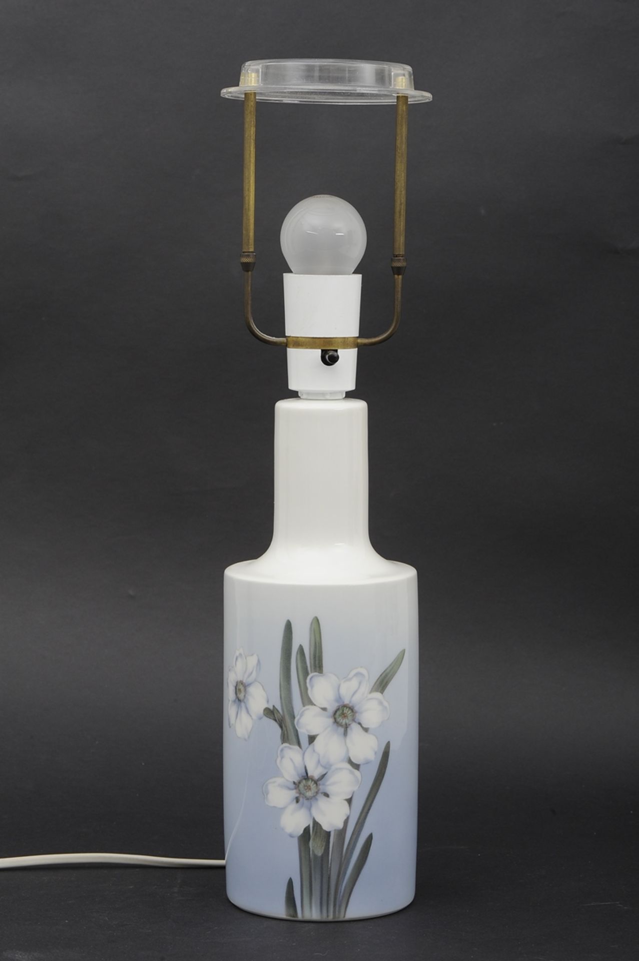 Tischlampen(fuß), Royal Copenhagen, Weißporzellan mit floraler Bemalung in weichen Farbtönen, Model