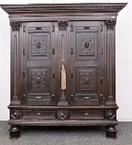 Großer Hallenschrank. Renaissance 18./19. Jhdt., Eiche massiv; imposantes Schrankmöbel, voll zerleg