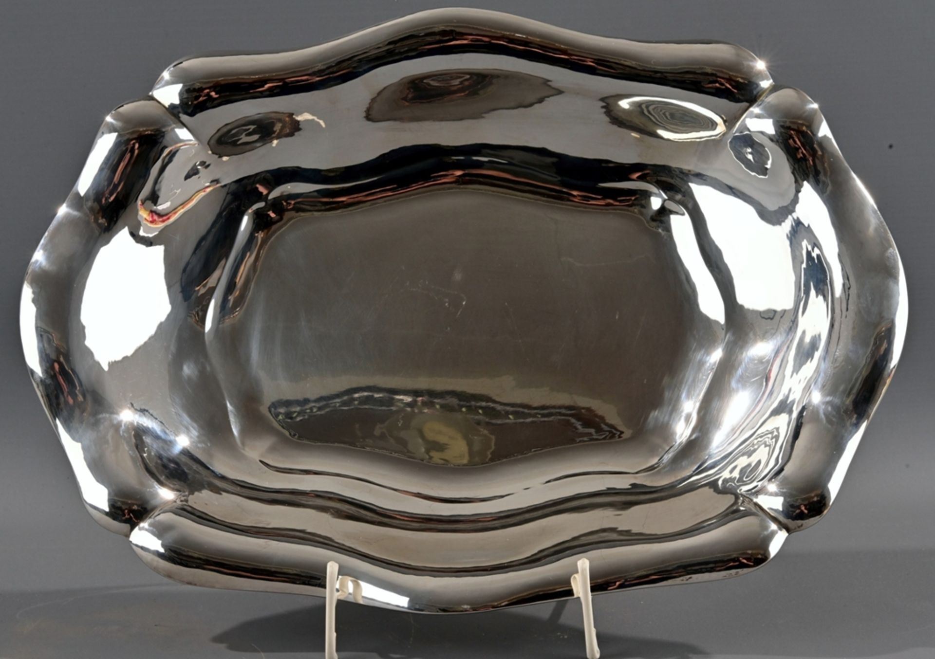 Große Schale, 830er Silber massiv, gez.:"Handarbeit", mehrfach geschwungene, längsovale Schale z.B. - Image 2 of 5