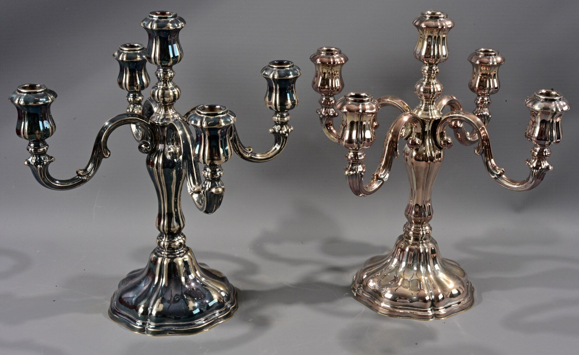 Paar imposanter 5armiger Tischkerzenleuchter, sog. "Girandole", 830er Silber, wohl ungefüllt, Höhe - Image 3 of 5