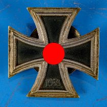 Eisernes Kreuz 1. Klasse mit Schraubscheibe, Hersteller: "L58" = Souval - Wien. Schöner, getragener