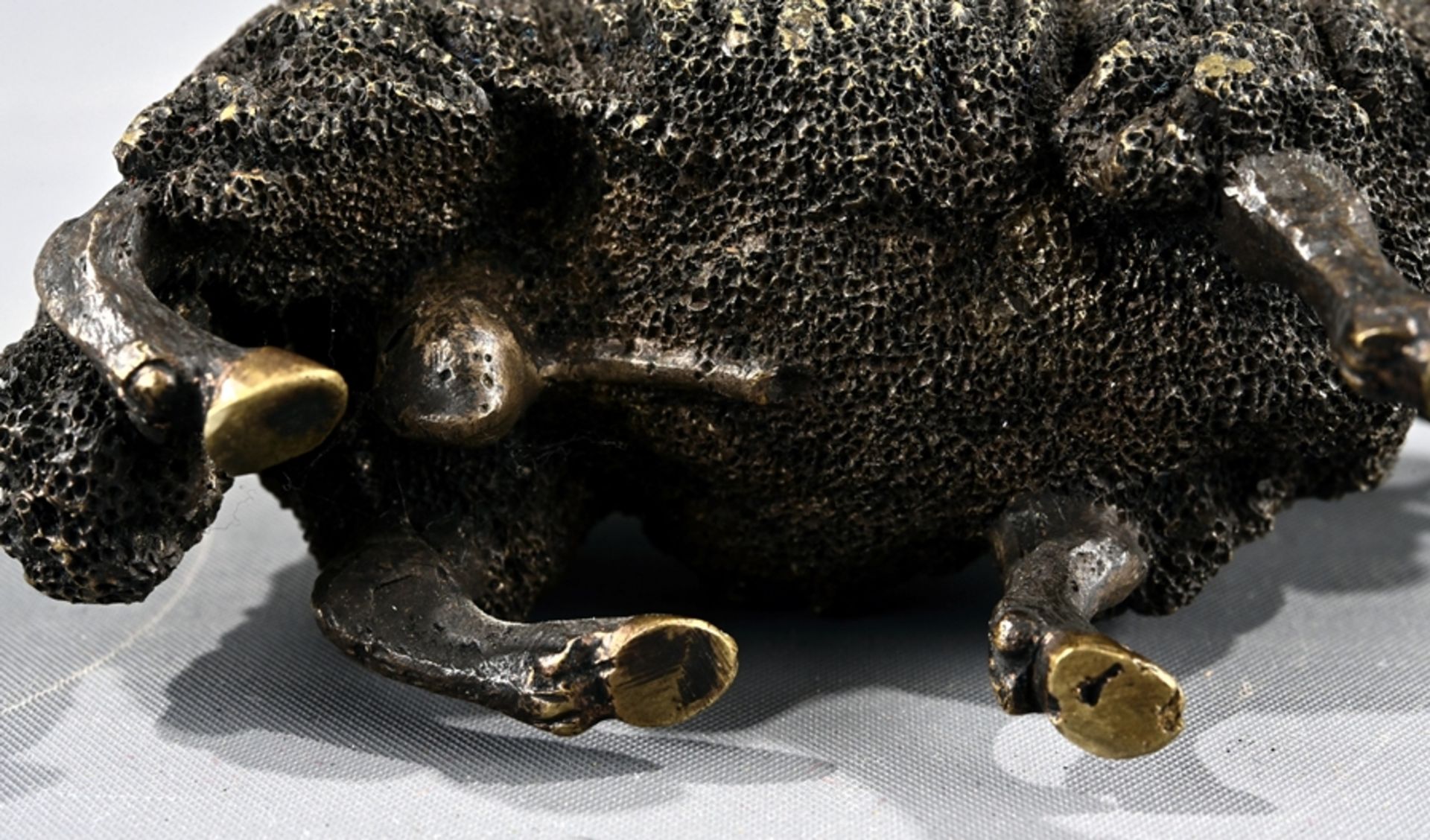 "Blickendes Merinoschaf", Bronze, Länge ca. 11 cm, ca. 640 gr.! Äußerst detailreich gearbeitete "Se - Bild 5 aus 5