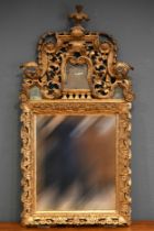 Äußerst qualitätvoller, originaler "Florentiner" Spiegelrahmen mit opulent plastisch geschnitzter A
