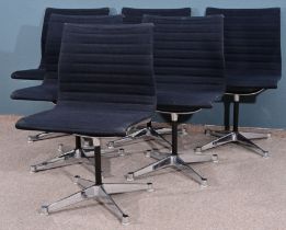 Folge von 6 Vitra Aluminium Chairs Modell EA 105, bez.:"938 - 14", designed by Charles & Ray Eames