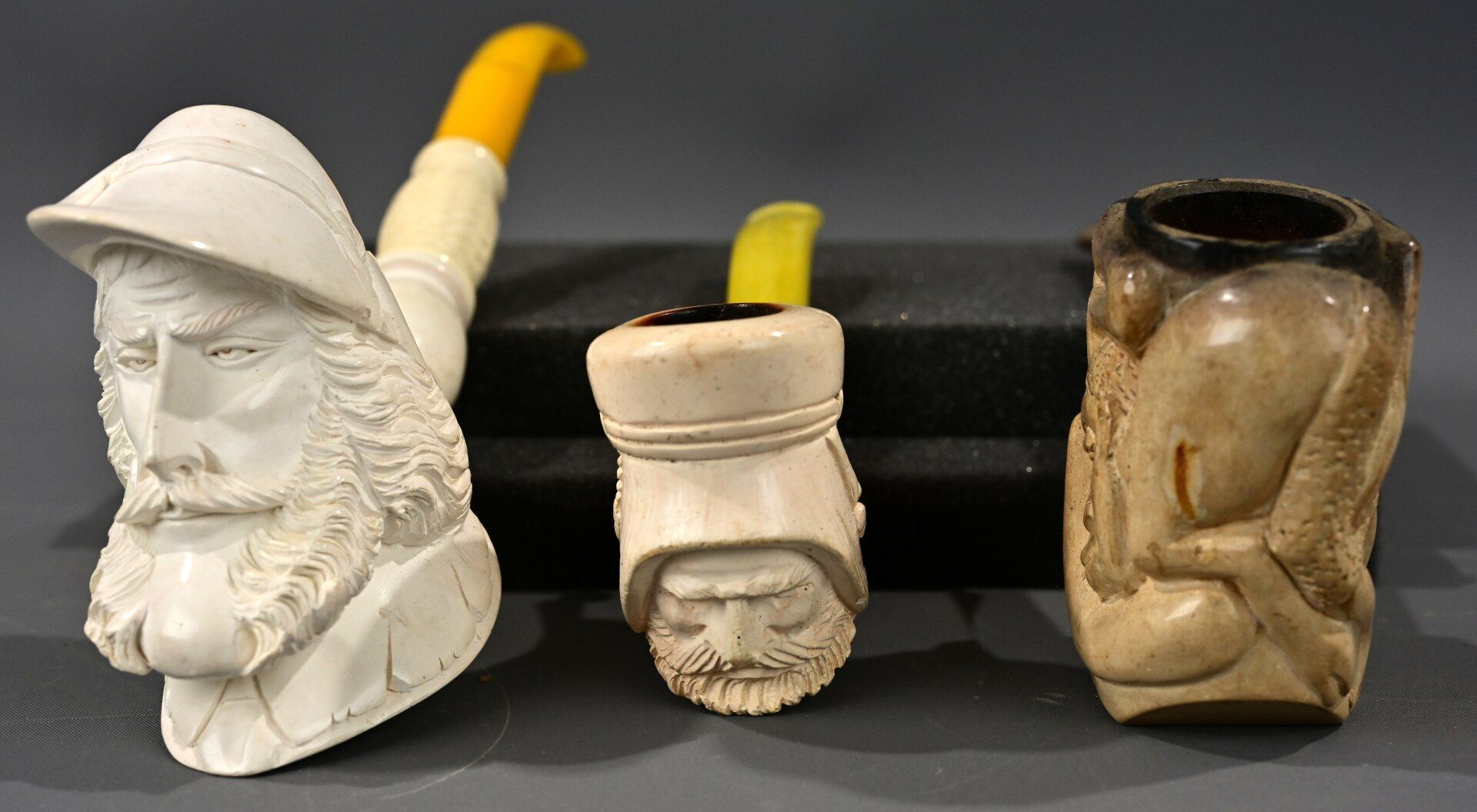 14 teilige Sammlung verschiedener Pfeifen, 2x in original Etui, überwiegend "Meerschaum" - Pfeifenk - Image 2 of 8