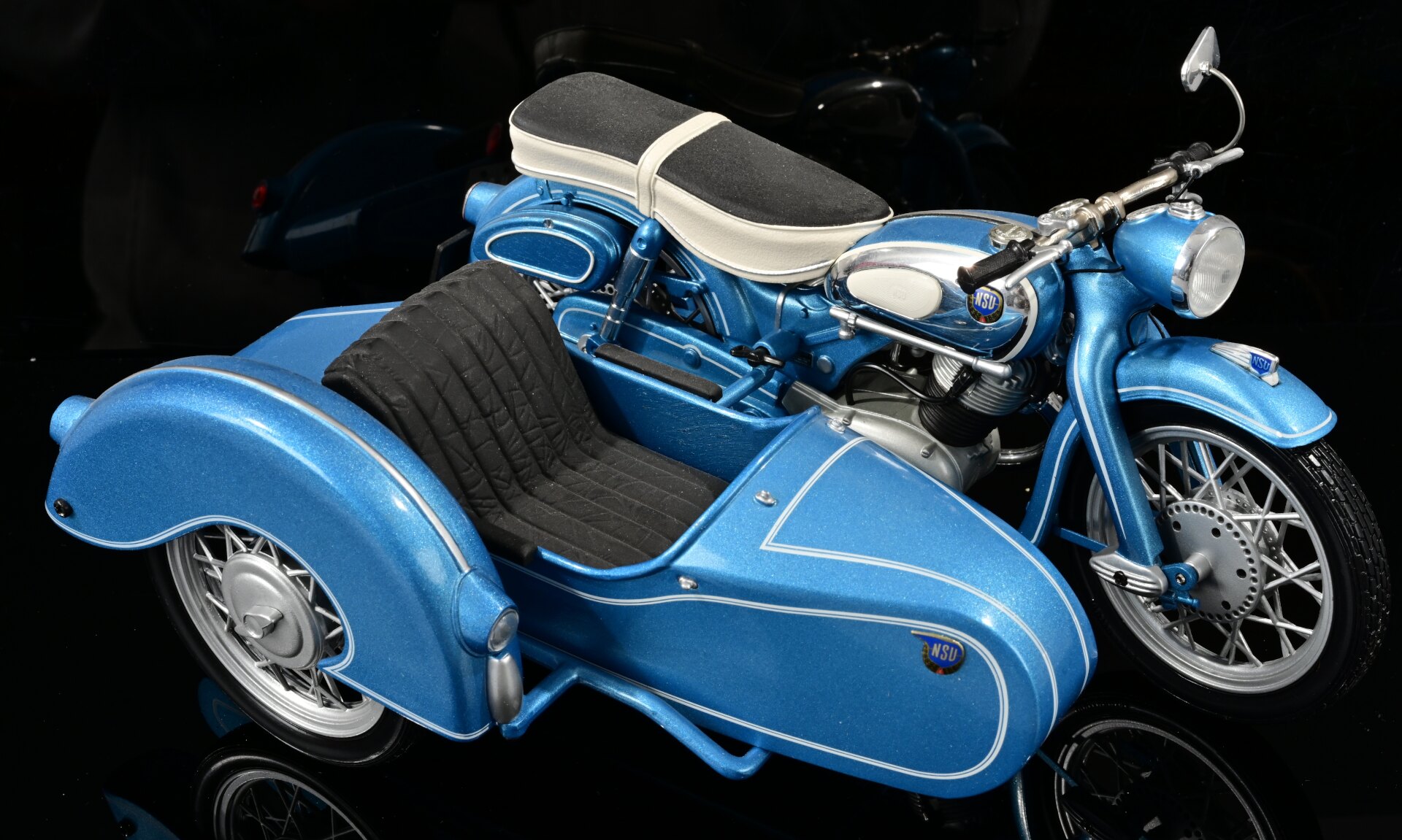 4 x Motorrad mit Beiwagen, Maßstab 1:10, verschiedene Farben und Modelle, 20. / 21. Jahrhundert, sc - Image 9 of 17
