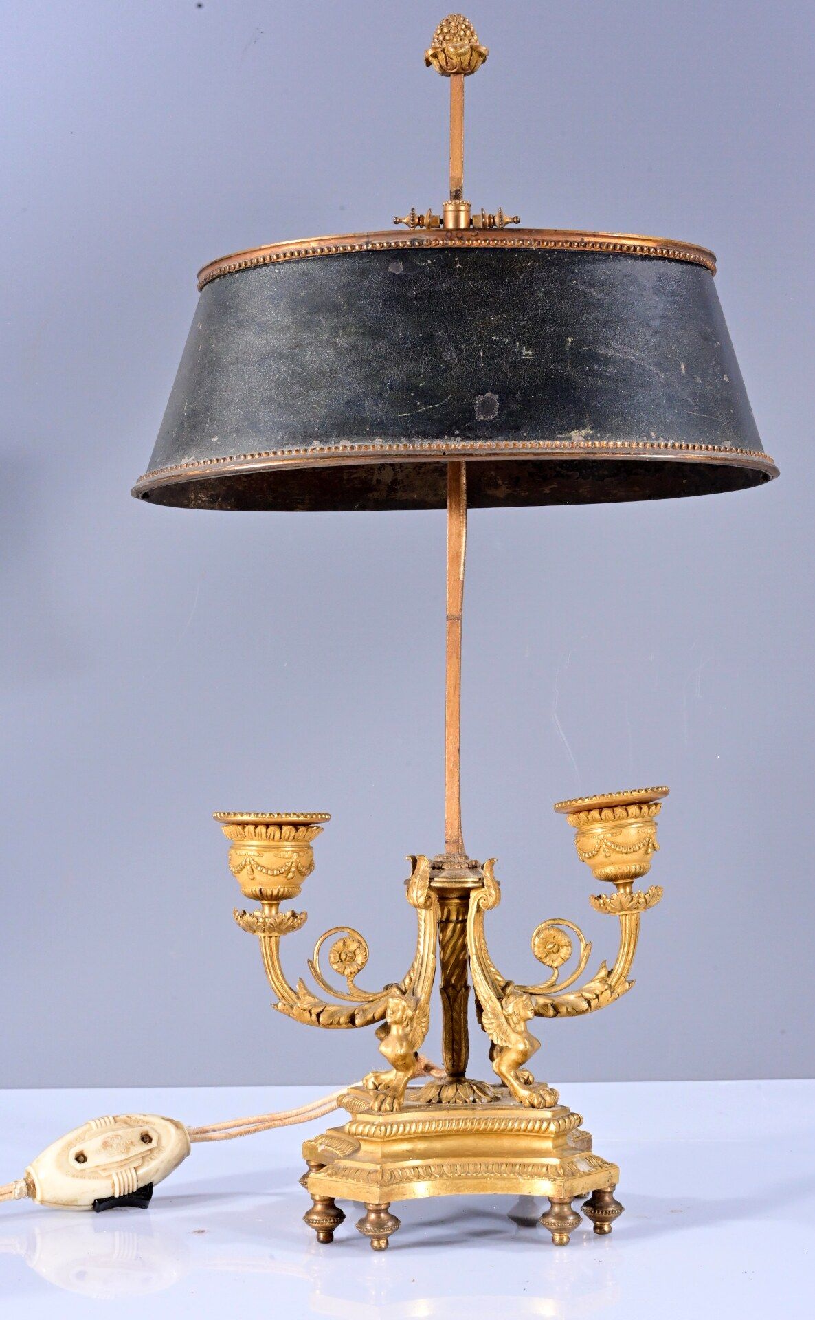 Dekorative Tischlampe aus zweiarmigen Tischkerzenleuchtern des 19. Jhdt., mit höhenverstellbaren, o - Image 5 of 8