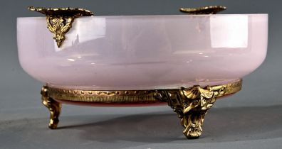 Rosefarbenes Glasschälchen mit Messingblechmonturen als Aschenbecher gearbeitet, Neo-Empire um 1900
