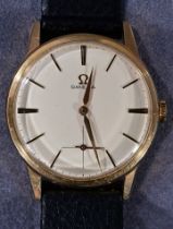 "OMEGA" - Herrenarmbanduhr der 1950/60er Jahre, Handaufzug, ungeprüft, an kaum getragenem Armband m